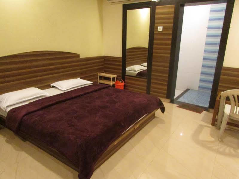Hotel Laxmi Palace Shirdi Εξωτερικό φωτογραφία